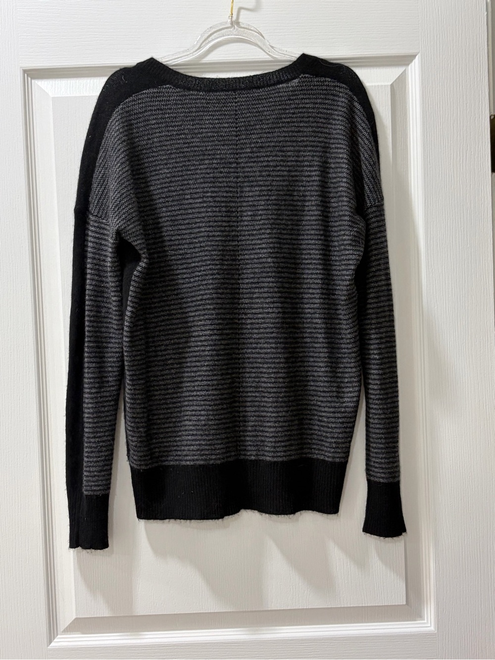 360 Cashmere Black with striped 100% cashmere sweater - Picture 2 of 5